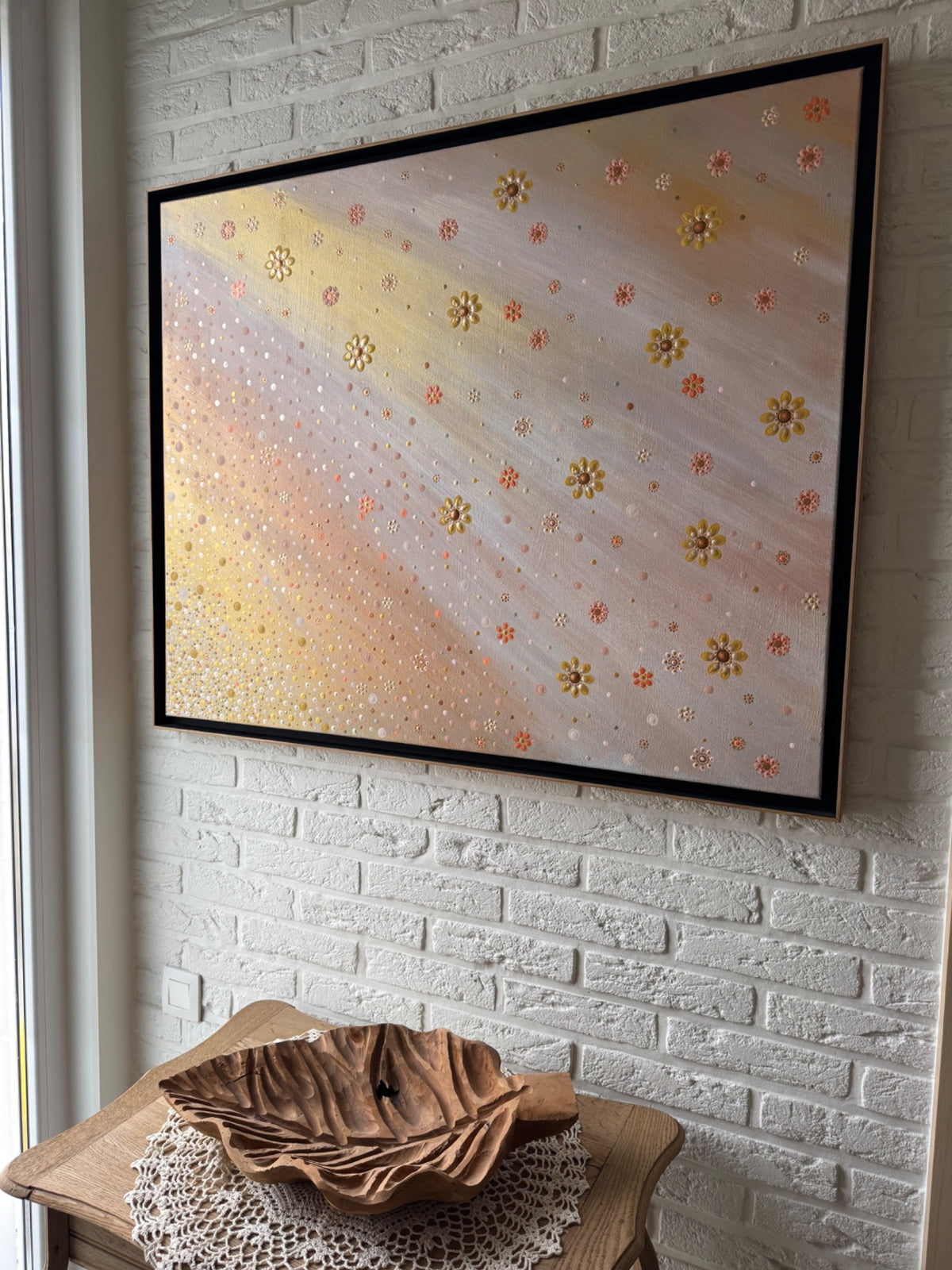 The Garden of a Thousand Wishes met bloemen en dotpaintingdetails, origineel werk van Flora&Florana