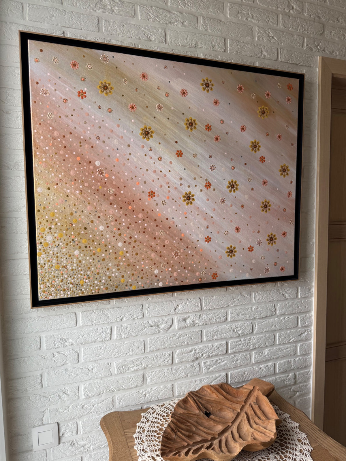 The Garden of a Thousand Wishes in een woonkamer, origineel ingelijst schilderij van Flora&Florana
