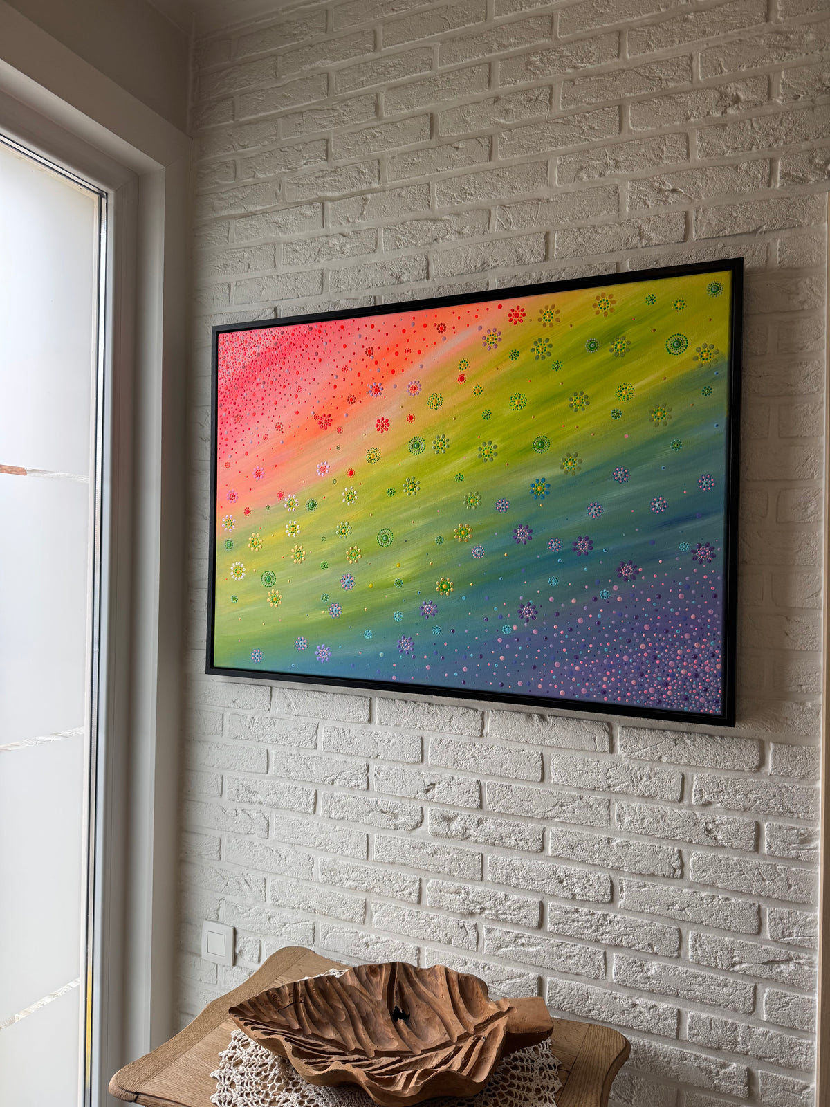 The garden between lights in een interieur, acryl en dotpainting