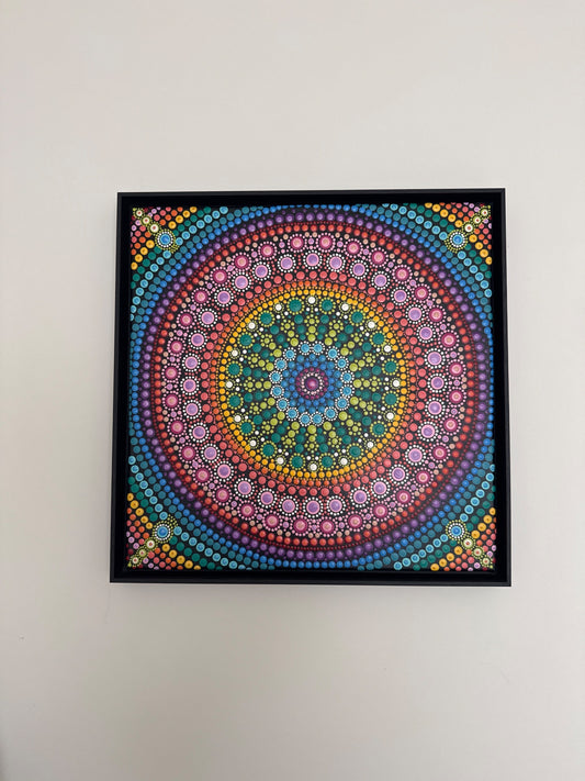 The Fairy Circle, kleurrijke ingekaderde dotpainting op doek van Flora&Florana